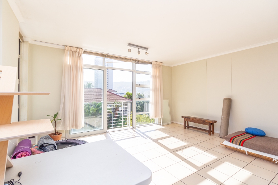 1 Bedroom Property for Sale in Vredehoek Western Cape